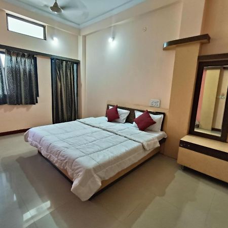 Hotel Chaitanya Maheshwar ภายนอก รูปภาพ
