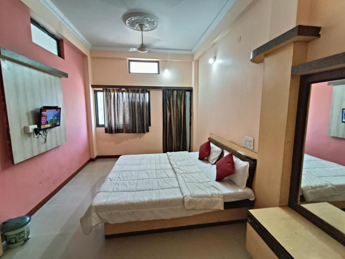 Hotel Chaitanya Maheshwar ภายนอก รูปภาพ