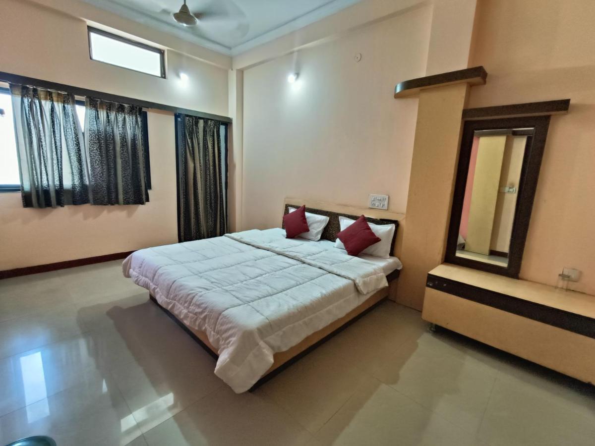 Hotel Chaitanya Maheshwar ภายนอก รูปภาพ
