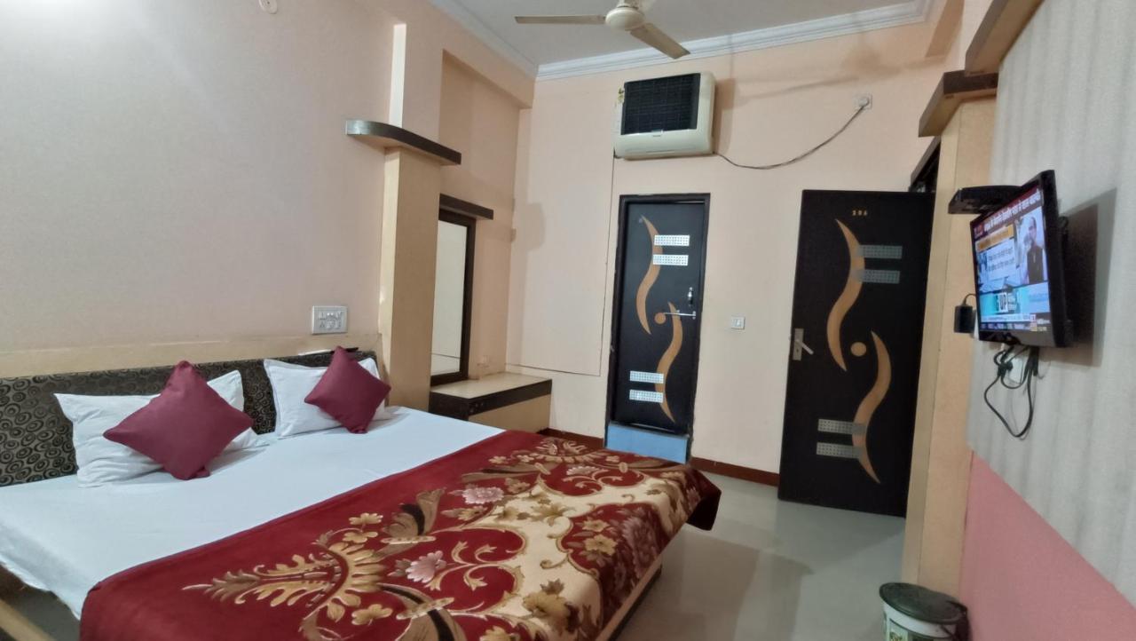 Hotel Chaitanya Maheshwar ภายนอก รูปภาพ